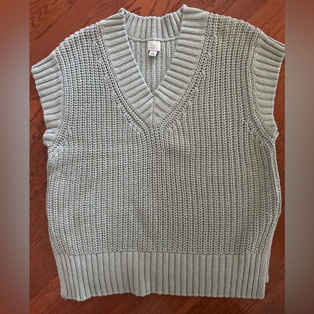 a new day Women’s V-Neck Sweater Vest - Light Green
